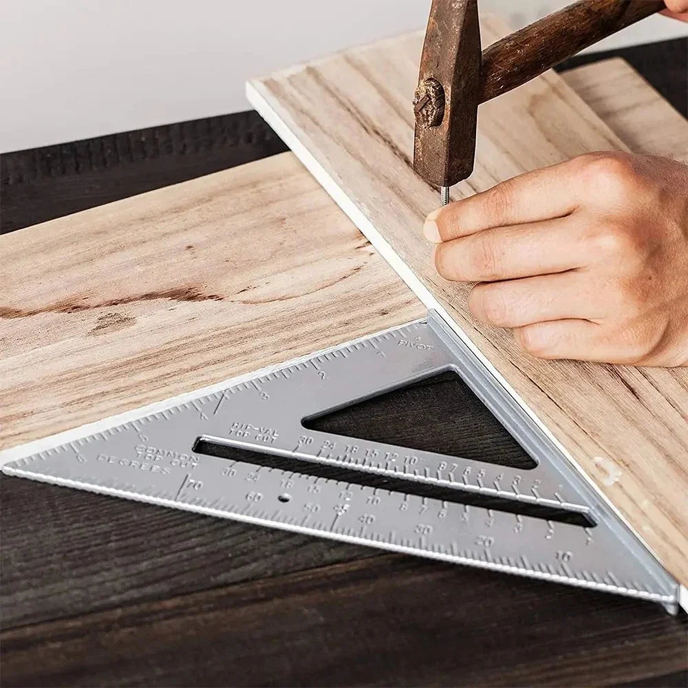 Esquadro Métrico Triangular 7 Polegadas - Precisão e Durabilidade